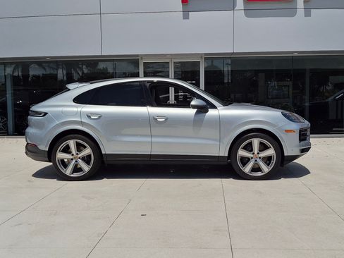 New 2026 Porsche Cayenne Coupe AWD/4WD image 8