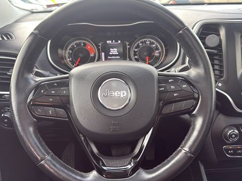 Used 2019 Jeep Cherokee Latitude Plus image 22