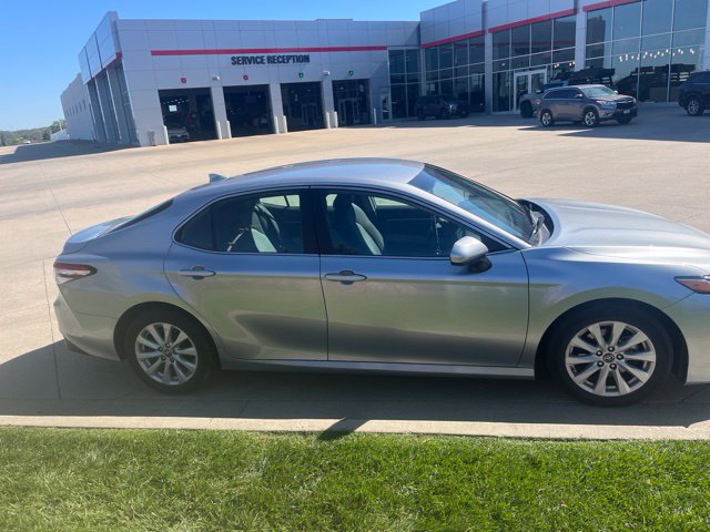 Used 2019 Toyota Camry LE FWD image 2