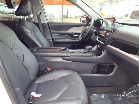 Certified 2024 Toyota Grand Highlander FWD image 22