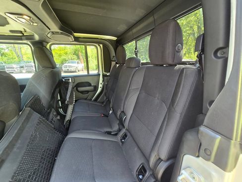 Used 2023 Jeep Gladiator Sport AWD/4WD image 15