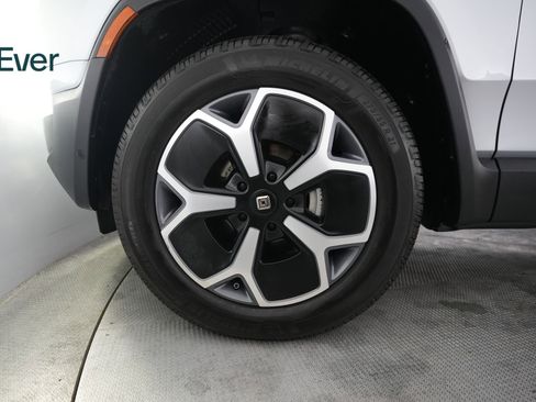 Used 2024 Rivian R1T Adventure AWD/4WD image 19