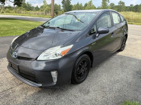 Used 2015 Toyota Prius Three FWD image 2