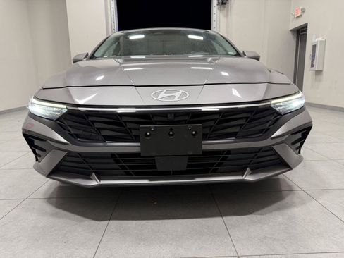 Used 2024 Hyundai Elantra Limited FWD image 8