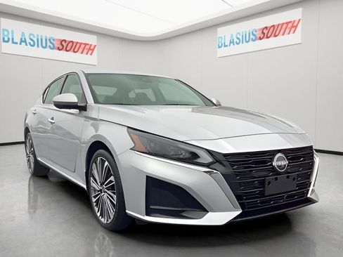 Used 2023 Nissan Altima 2.5 SL AWD/4WD image 1