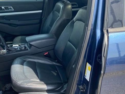 Used 2017 Ford Explorer XLT w/ Equipment Group 202A AWD/4WD image 5