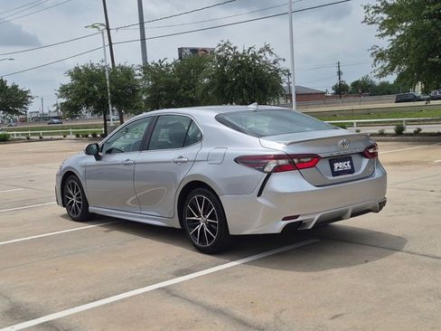 Used 2024 Toyota Camry SE FWD image 8
