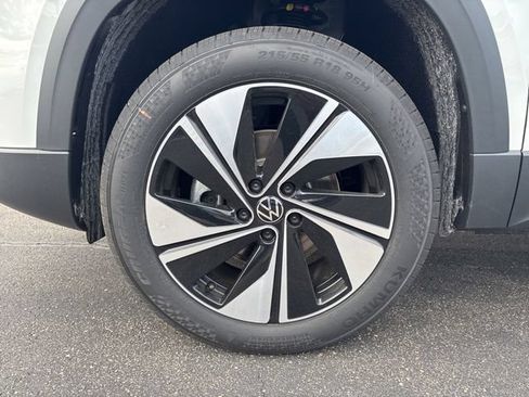 New 2026 Volkswagen Taos SE AWD/4WD image 12