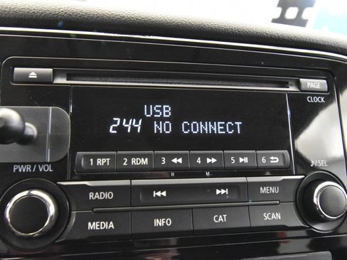 Used 2016 Mitsubishi Outlander ES image 22