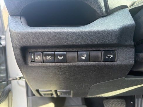 Used 2023 Toyota RAV4 XLE Premium image 9