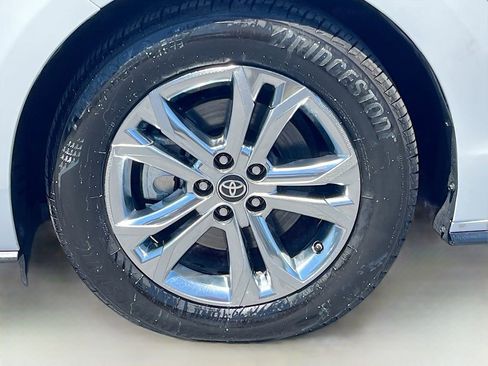 Used 2024 Toyota Sienna Platinum AWD/4WD image 35