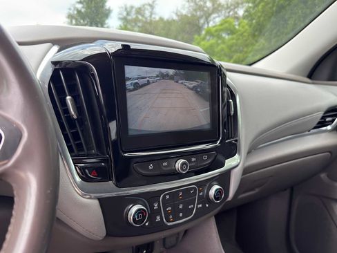 Used 2019 Chevrolet Traverse LT FWD image 13