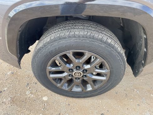 Used 2024 Toyota Tundra Platinum AWD/4WD image 9