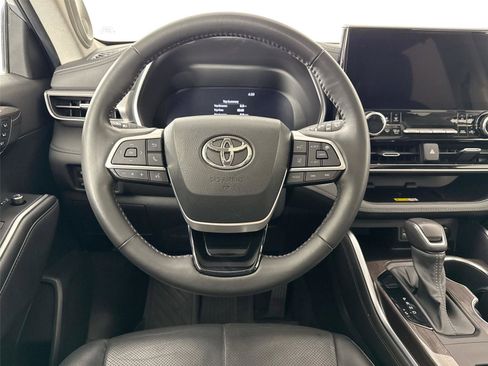 Used 2023 Toyota Highlander Platinum FWD image 33