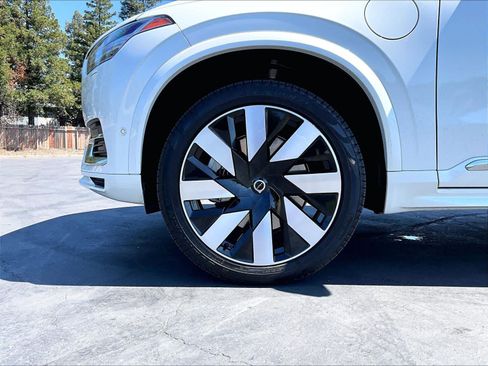 Used 2023 Volvo XC90 T8 Ultimate w/ Protection Package Premier AWD/4WD image 12