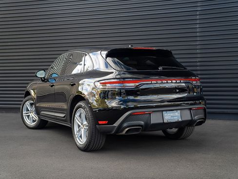 Used 2025 Porsche Macan image 3