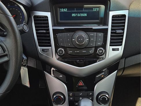 Used 2016 Chevrolet Cruze LT FWD image 12