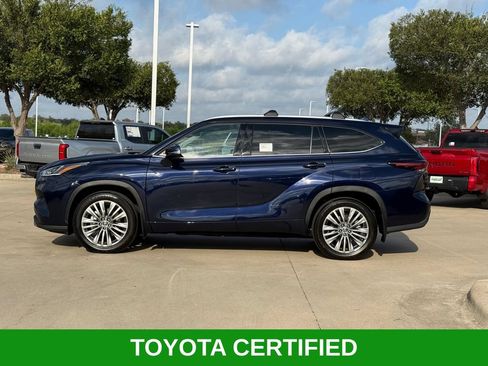 Certified 2026 Toyota Highlander Platinum AWD/4WD image 2