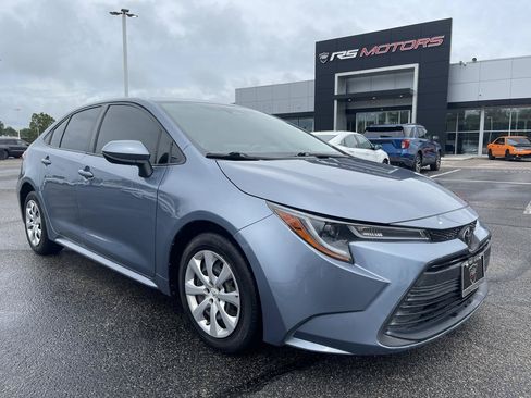 Used 2023 Toyota Corolla LE FWD image 2
