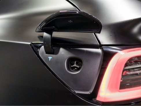 Used 2021 Tesla Model Y Long Range image 5