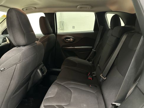 Used 2015 Jeep Cherokee Latitude w/ Cold Weather Group image 31