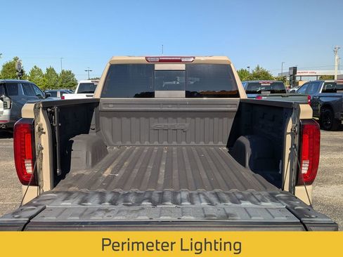 Used 2022 GMC Sierra 1500 AT4 w/ AT4 Preferred Package AWD/4WD image 32