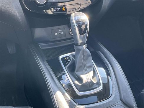 Used 2018 Nissan Rogue SL w/ Premium Package image 13