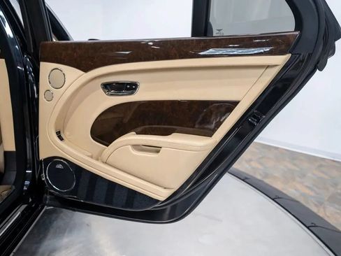 Used 2011 Bentley Mulsanne RWD image 40
