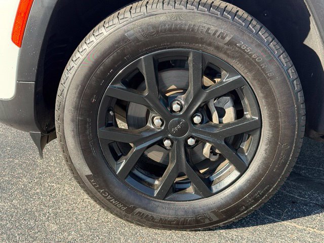 Used 2025 Jeep Grand Cherokee Altitude RWD image 8