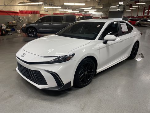 Used 2025 Toyota Camry SE w/ Multimedia Upgrade Package FWD image 5