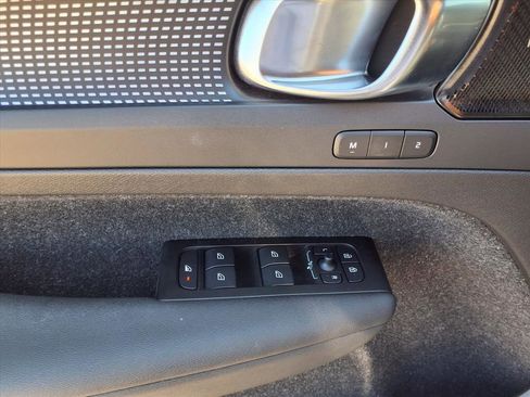 Used 2022 Volvo XC40 T5 R-Design w/ Advanced Package image 17