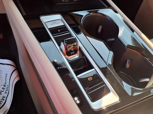 Used 2025 Volkswagen Atlas SEL image 19