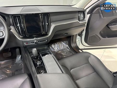 Used 2025 Volvo XC60 B5 Core image 21