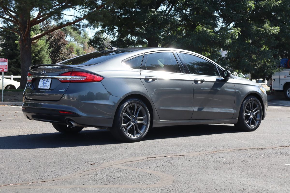Used 2018 Ford Fusion SE w/ Equipment Group 201A FWD image 5