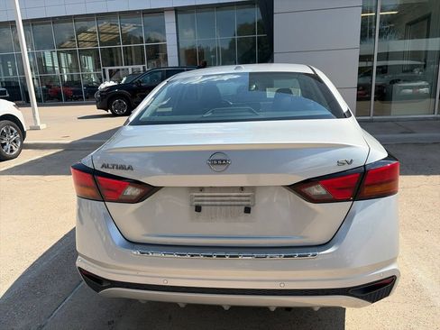 Used 2023 Nissan Altima 2.5 SV FWD image 11