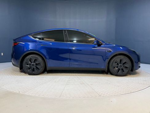 Used 2024 Tesla Model Y Long Range AWD/4WD image 8