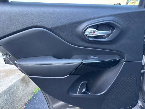 Used 2023 Jeep Cherokee Altitude Lux image 45