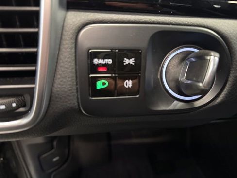 Used 2019 Porsche Cayenne S image 16