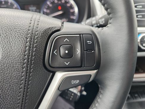 Used 2015 Toyota Highlander LE FWD image 19