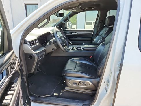 Used 2023 Jeep Wagoneer L Series II AWD/4WD image 15