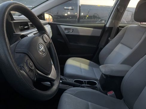Used 2015 Toyota Corolla LE image 6