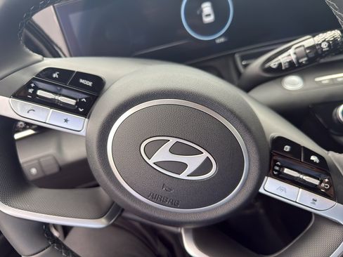 Used 2025 Hyundai Elantra SEL FWD image 14