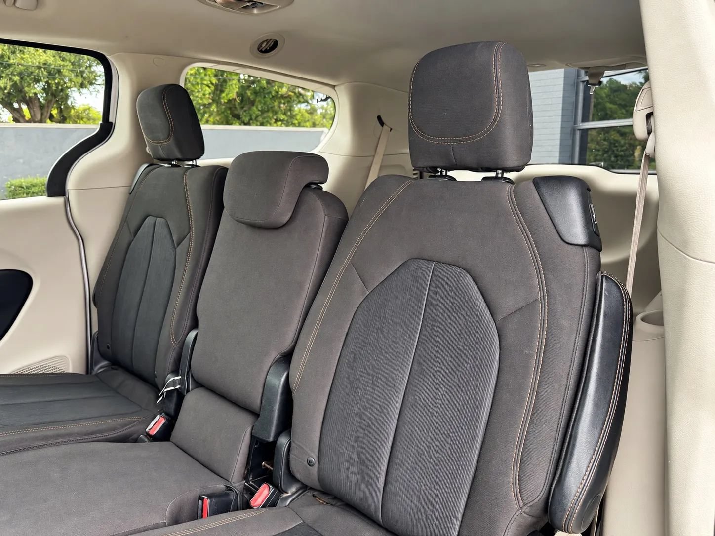 Used 2017 Chrysler Pacifica LX FWD image 28