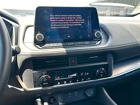 Used 2025 Nissan Rogue SV FWD image 31