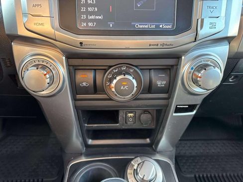 Used 2017 Toyota 4Runner SR5 AWD/4WD image 31