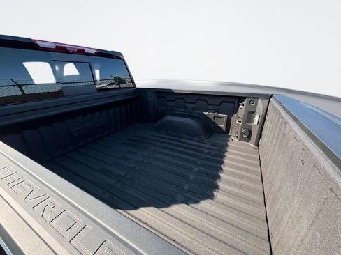 Used 2024 Chevrolet Silverado 1500 High Country w/ Technology Package AWD/4WD image 10