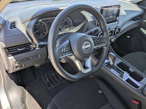 Used 2024 Nissan Sentra SV FWD image 10