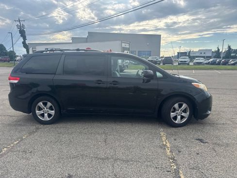 Used 2012 Toyota Sienna LE w/ Towing Pkg FWD image 25