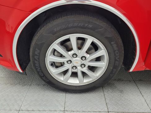 Used 2020 Chevrolet Sonic LT FWD image 31
