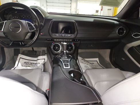 Used 2023 Chevrolet Camaro LT w/ Technology Package image 10